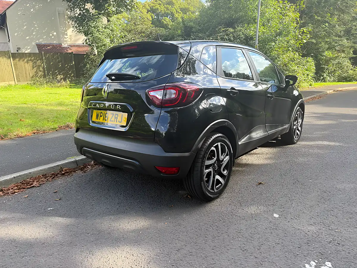 Used 2018 Renault Captur Dynamique Nav Black - Interior and Exterior details 3