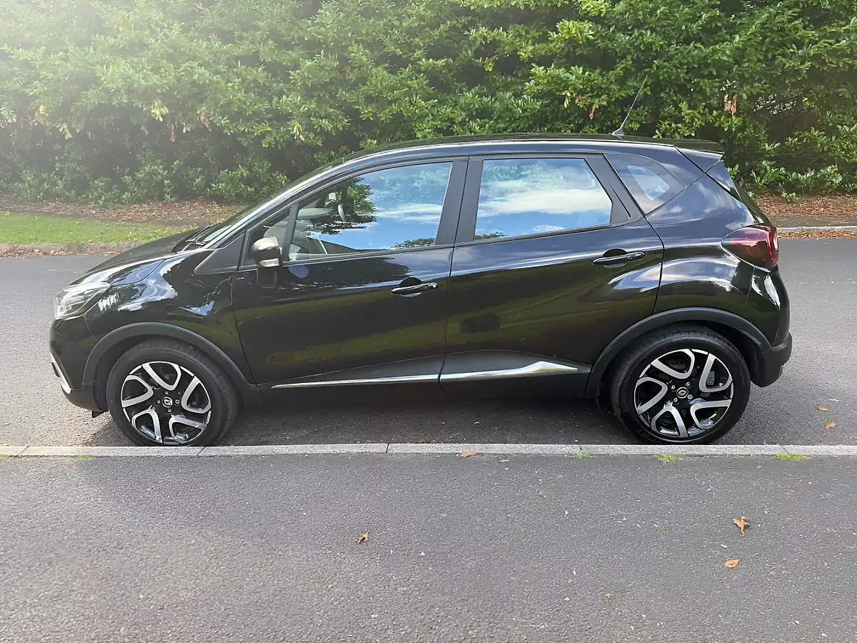 Used 2018 Renault Captur Dynamique Nav Black - Interior and Exterior details 6