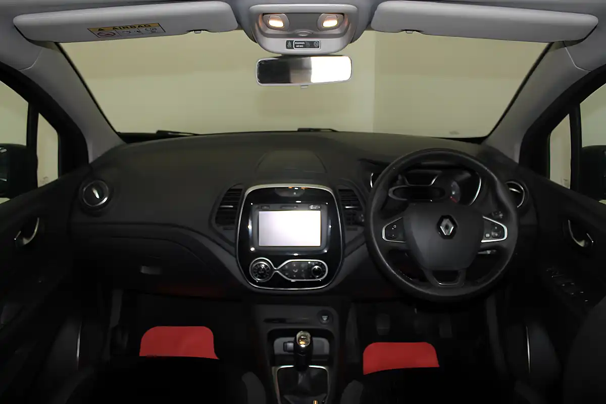Used 2018 Renault Captur Dynamique Nav Black - Interior and Exterior details 13