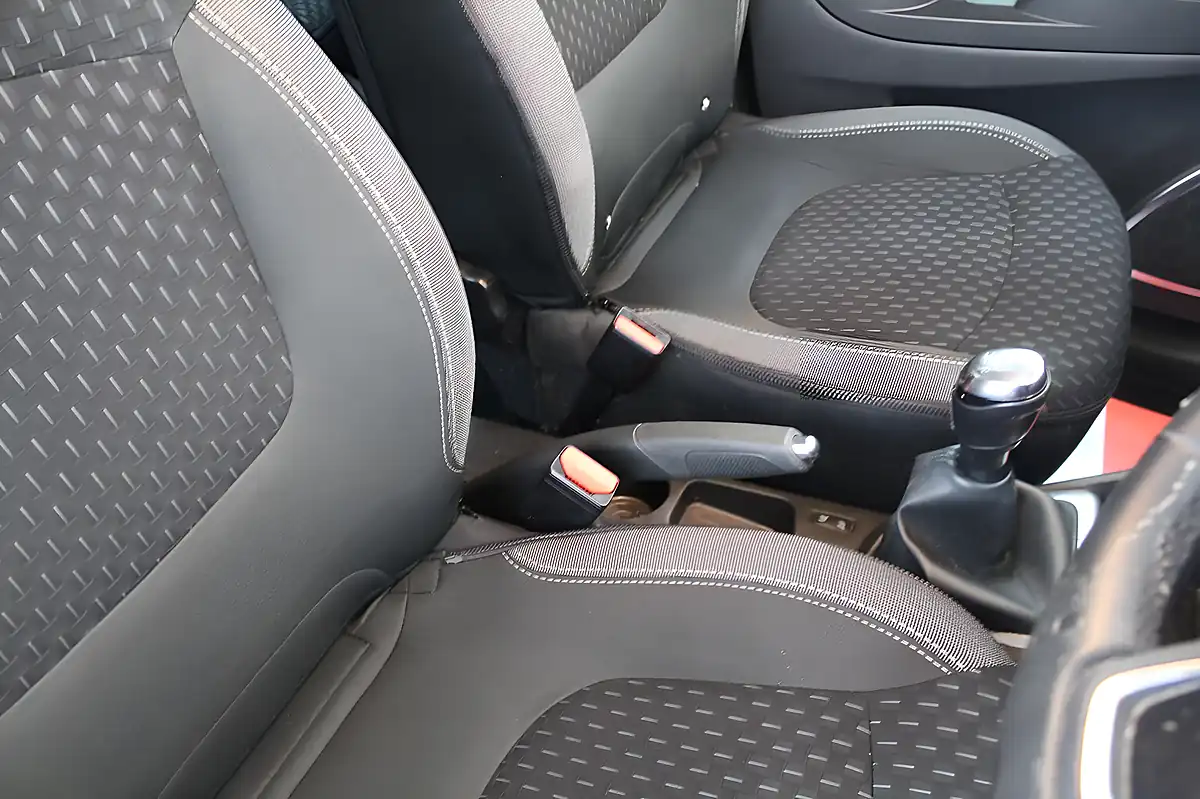 Used 2018 Renault Captur Dynamique Nav Black - Interior and Exterior details 15