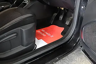 Used 2018 Renault Captur Dynamique Nav Black - Interior and Exterior details 17