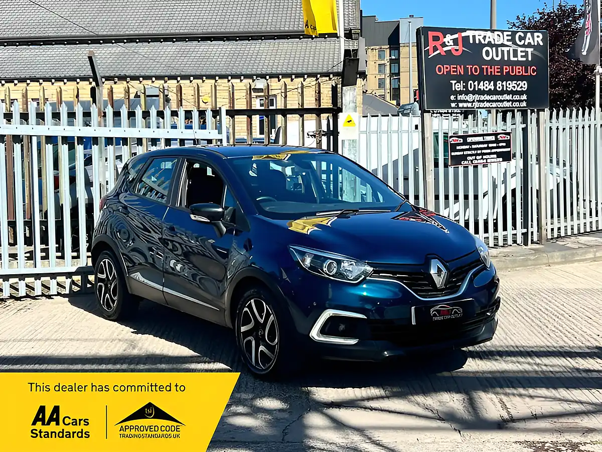 Used 2018 Renault Captur Dynamique Nav Blue - Front View