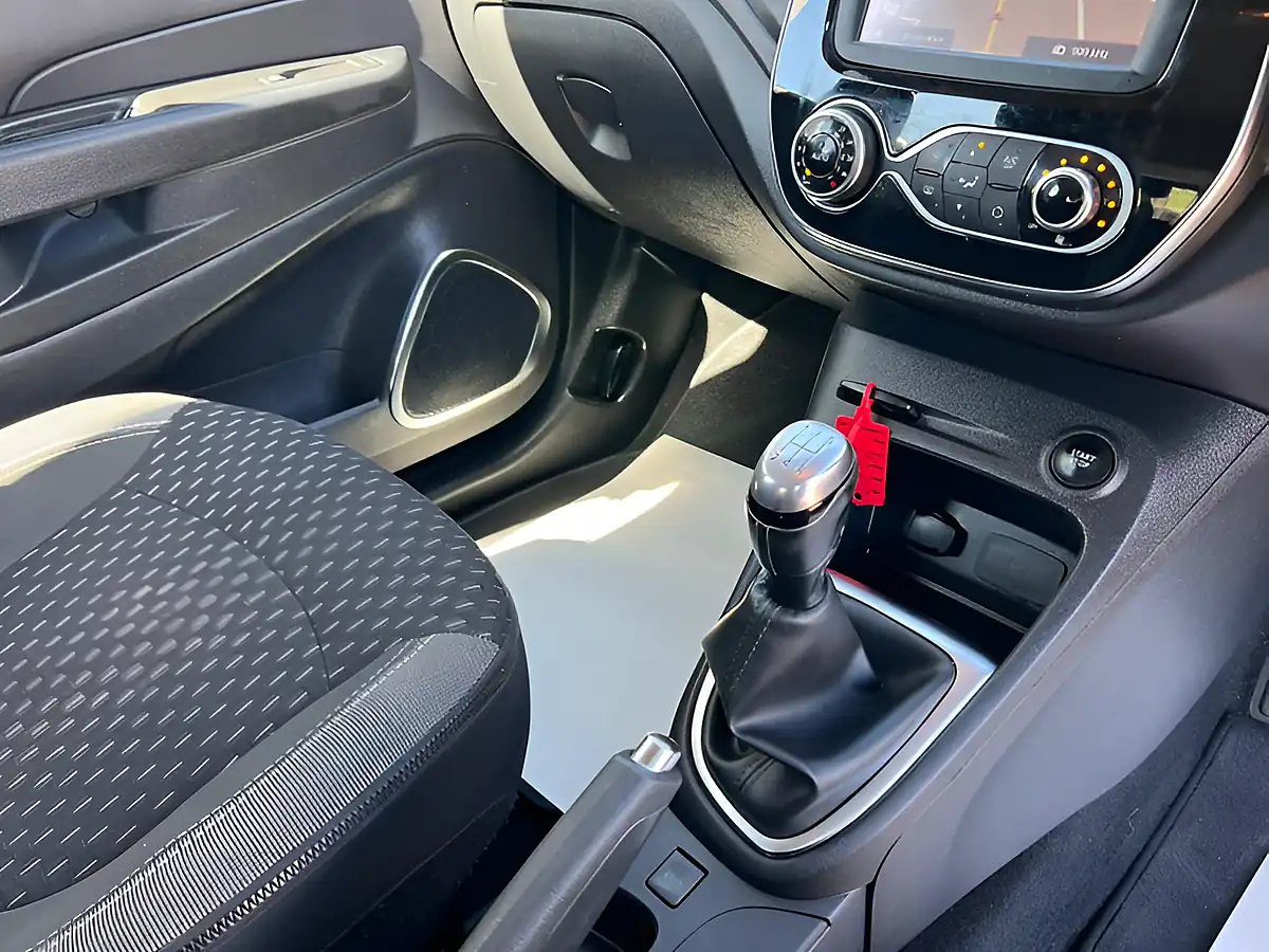 Used 2018 Renault Captur Dynamique Nav Blue - Interior and Exterior details 15