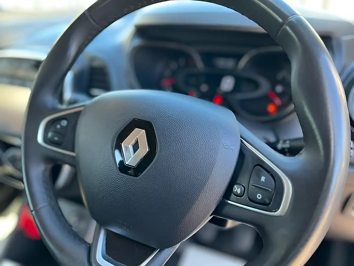 Used 2018 Renault Captur Dynamique Nav Blue - Interior and Exterior details 16