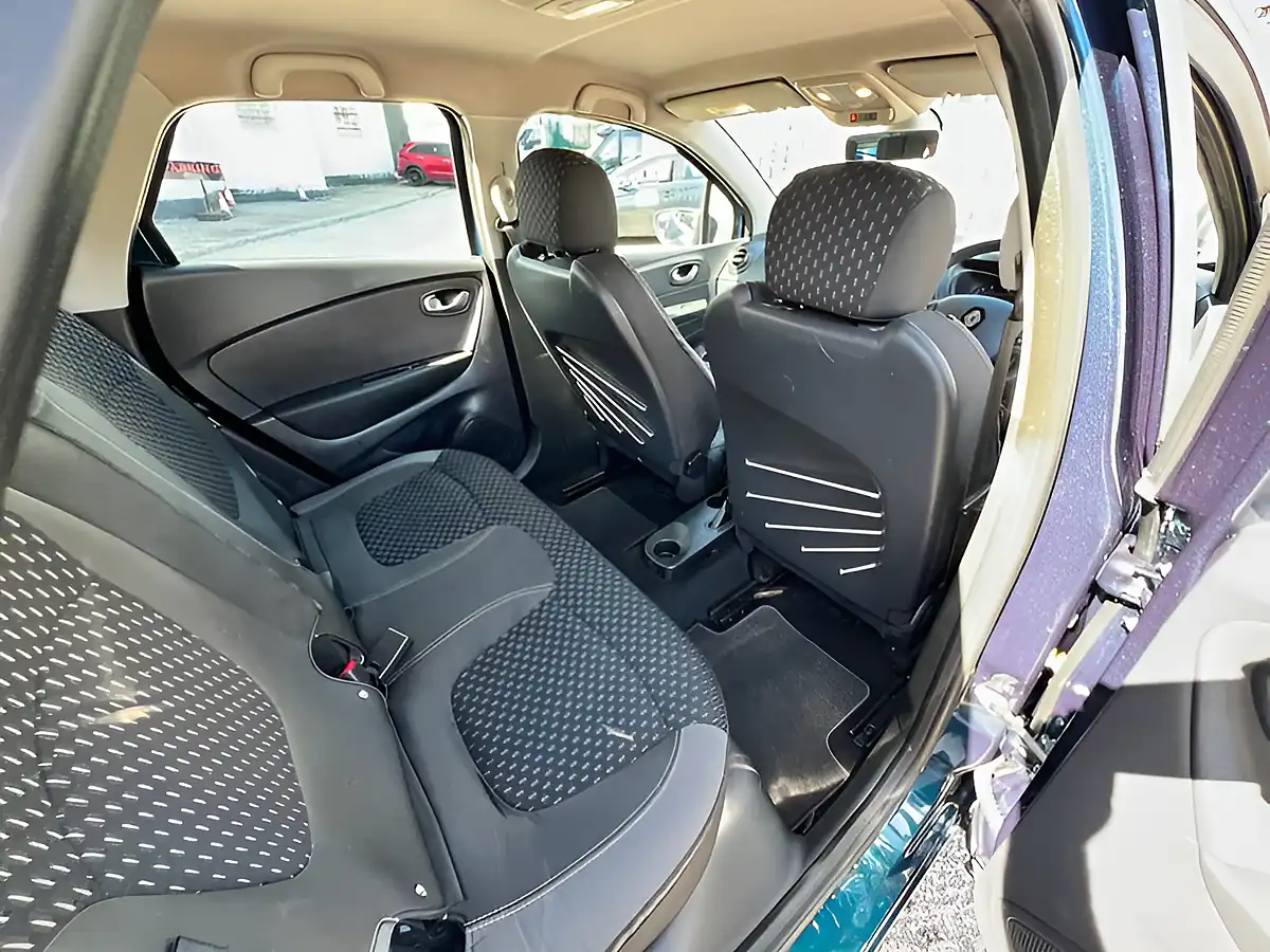 Used 2018 Renault Captur Dynamique Nav Blue - Interior and Exterior details 17