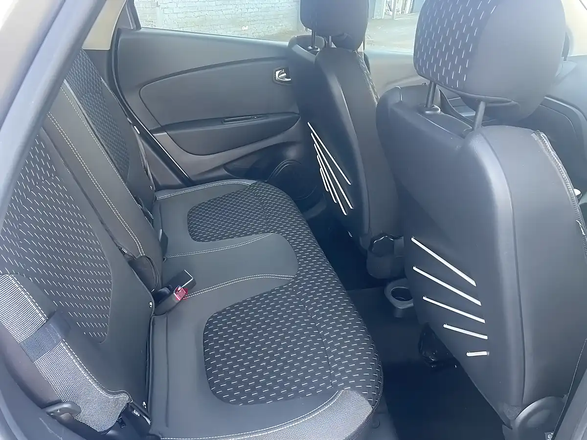 Used 2018 Renault Captur Dynamique Nav Grey - Interior and Exterior details 13