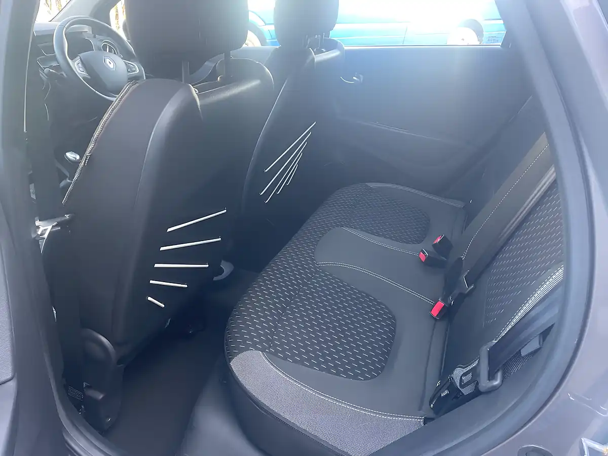 Used 2018 Renault Captur Dynamique Nav Grey - Interior and Exterior details 15