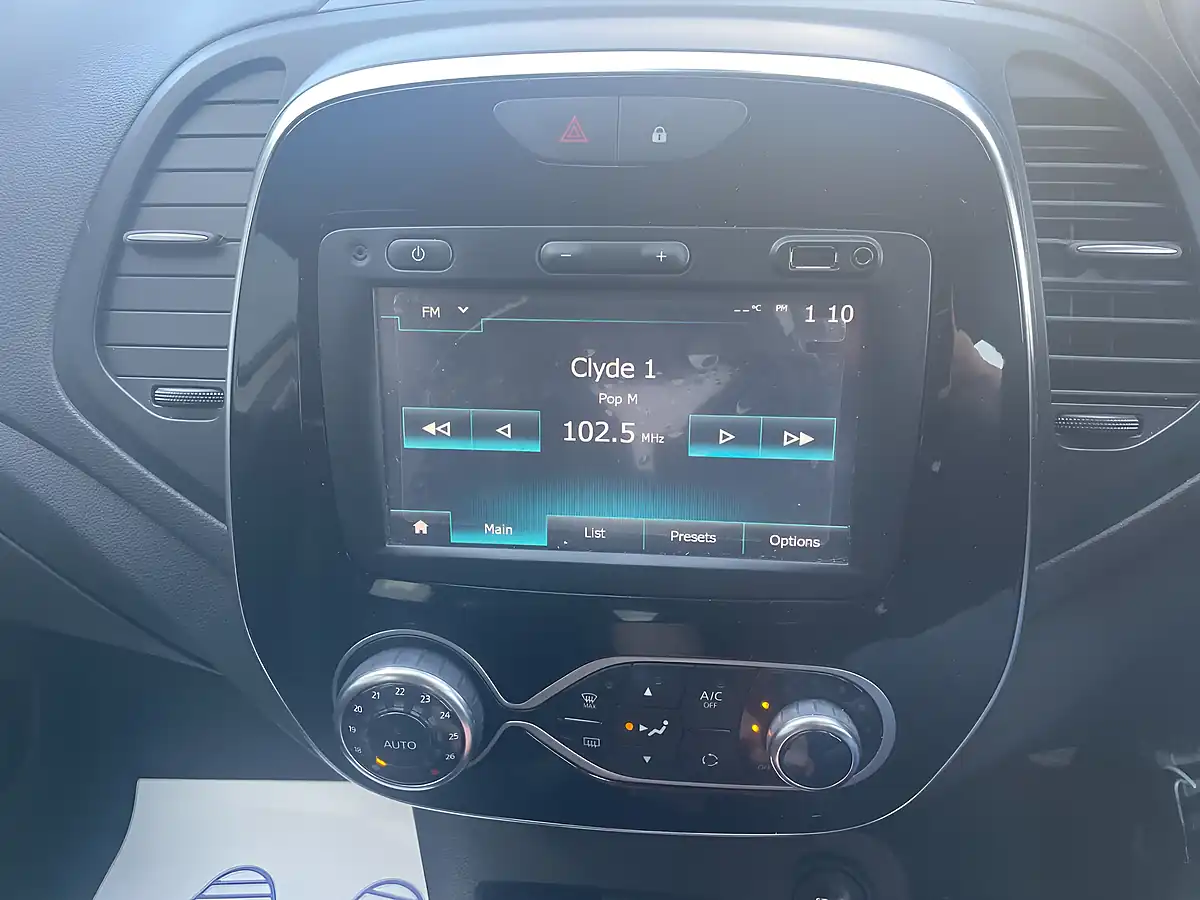 Used 2018 Renault Captur Dynamique Nav Grey - Interior and Exterior details 18
