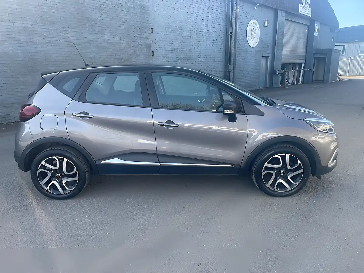 Used 2018 Renault Captur Dynamique Nav Grey - Interior and Exterior details 4