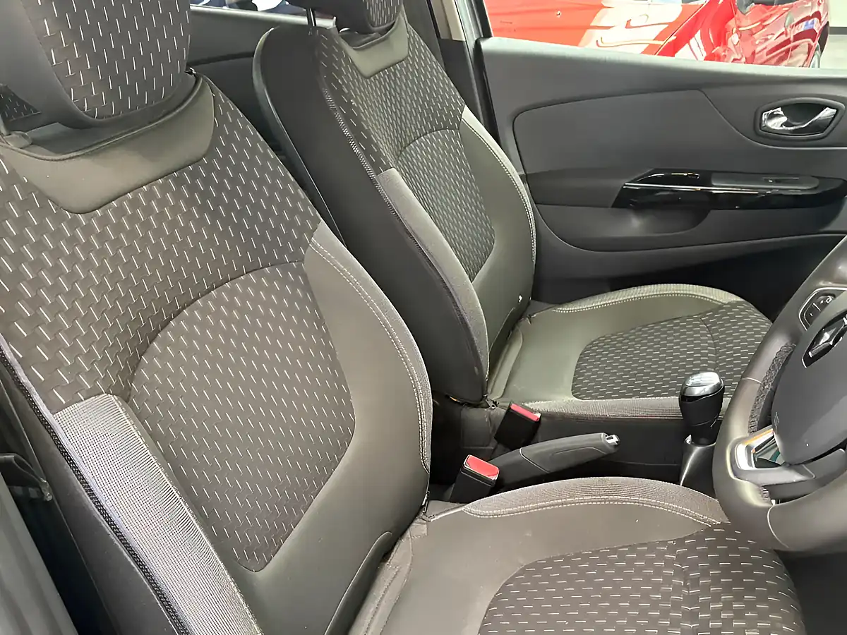 Used 2018 Renault Captur Dynamique Nav Grey - Interior and Exterior details 15