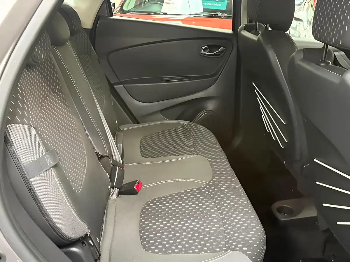 Used 2018 Renault Captur Dynamique Nav Grey - Interior and Exterior details 16
