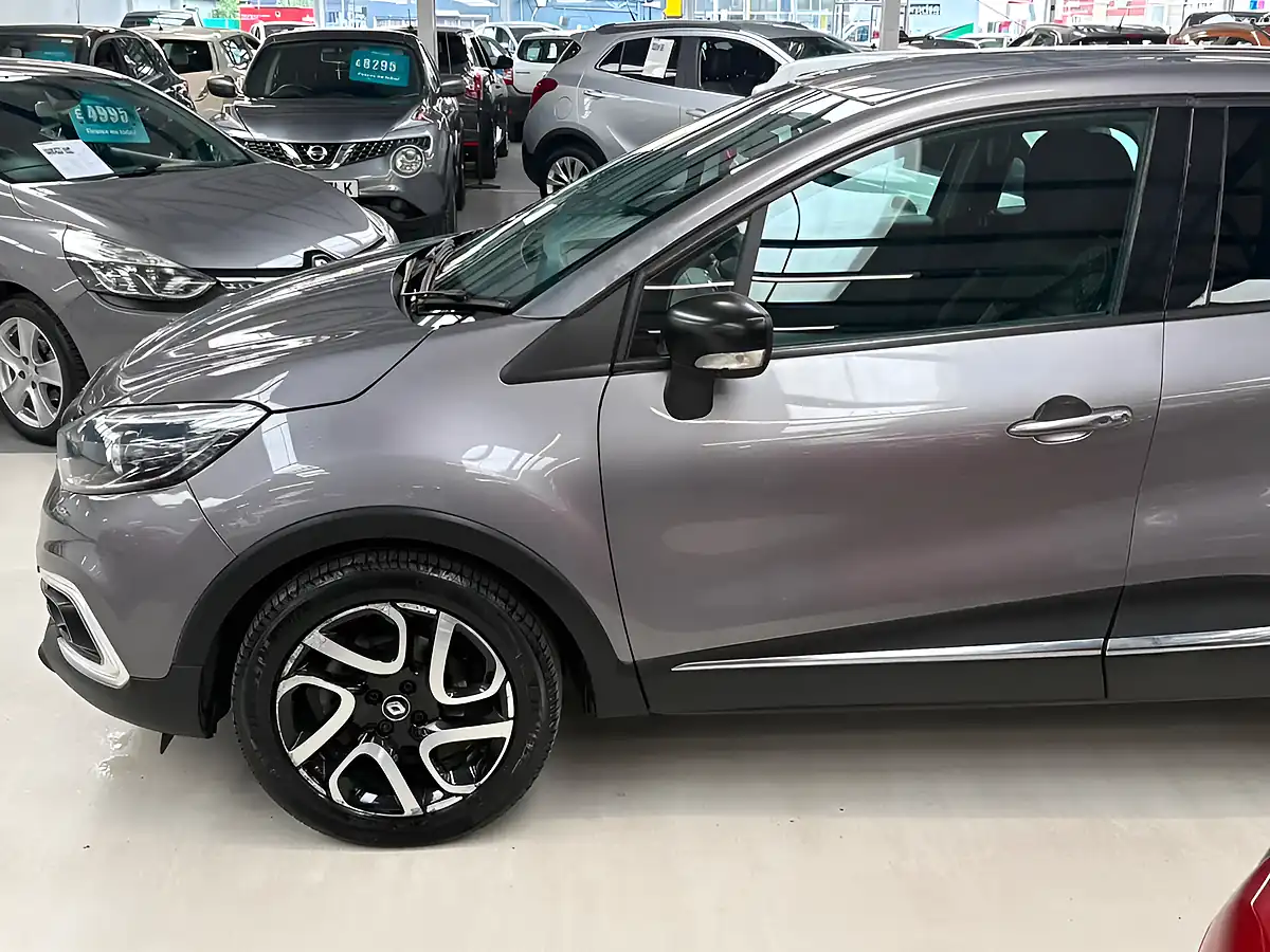 Used 2018 Renault Captur Dynamique Nav Grey - Interior and Exterior details 7