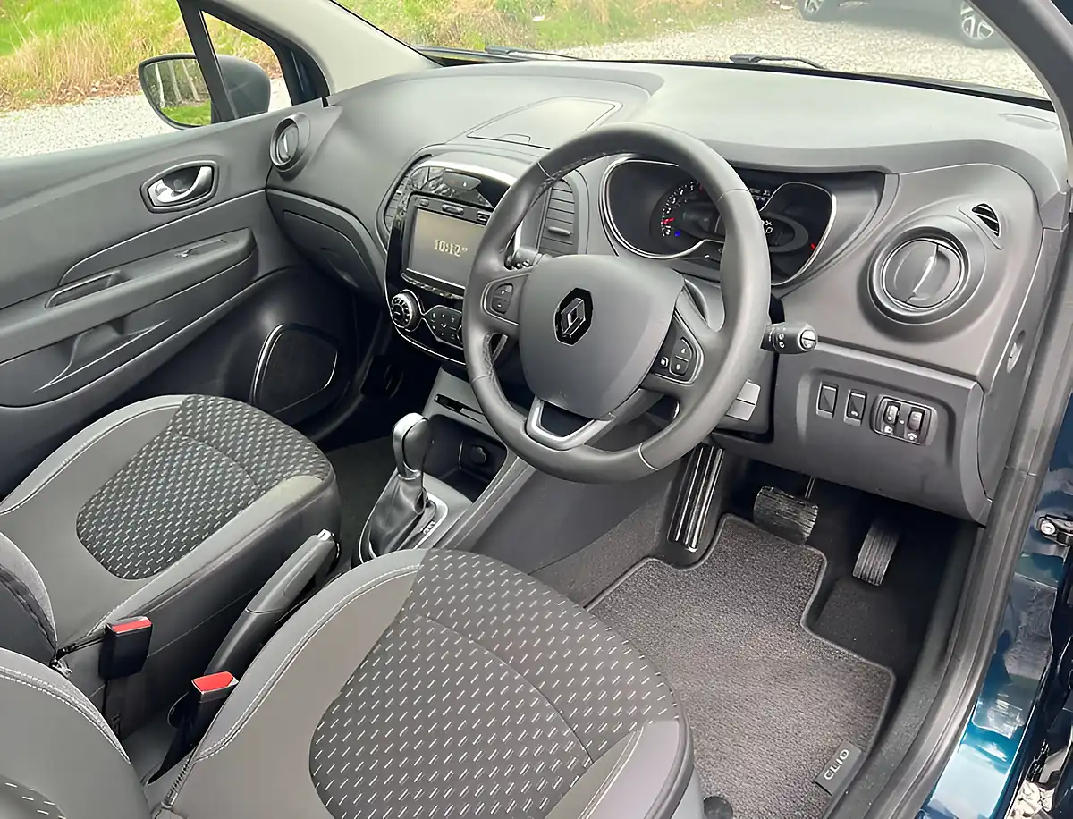 Used 2018 Renault Captur Dynamique Nav Ocean Blue - Interior and Exterior details 11