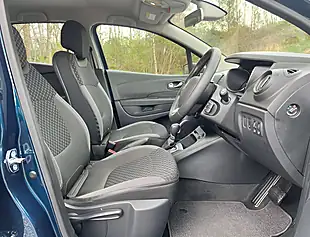 Used 2018 Renault Captur Dynamique Nav Ocean Blue - Interior and Exterior details 12
