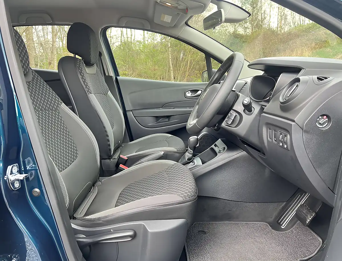 Used 2018 Renault Captur Dynamique Nav Ocean Blue - Interior and Exterior details 12