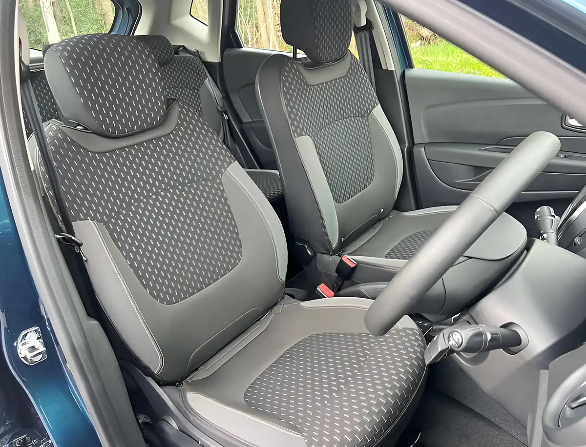 Used 2018 Renault Captur Dynamique Nav Ocean Blue - Interior and Exterior details 13
