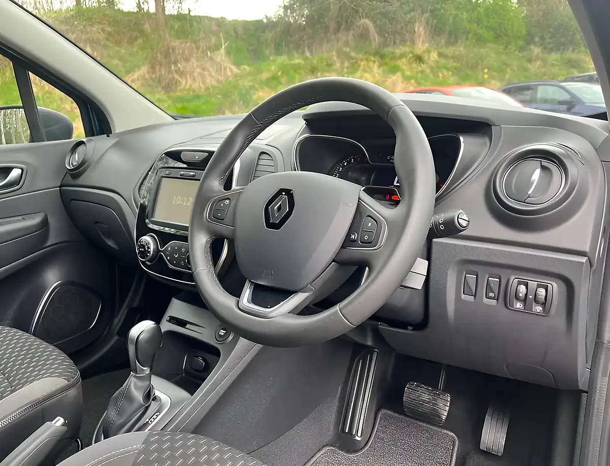 Used 2018 Renault Captur Dynamique Nav Ocean Blue - Interior and Exterior details 14