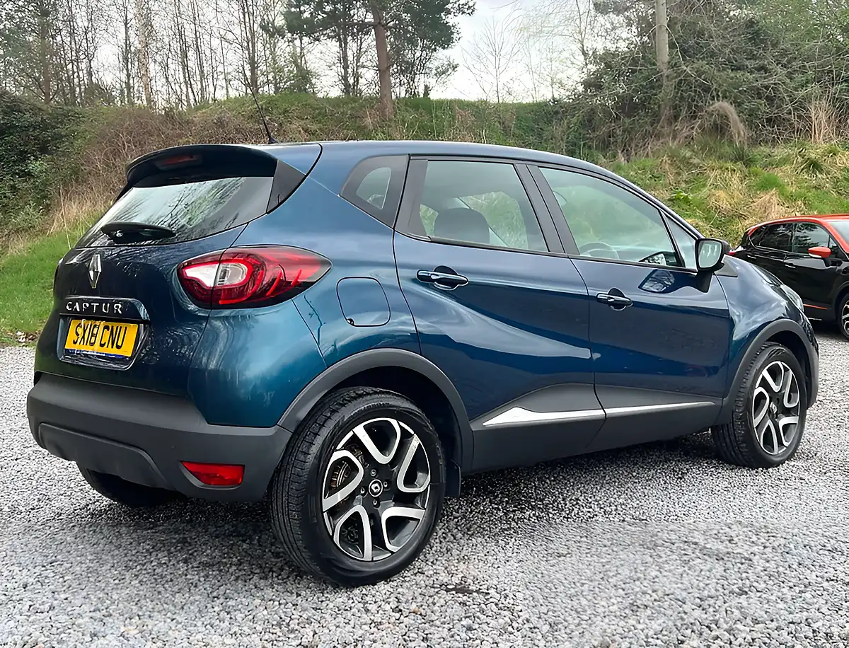 Used 2018 Renault Captur Dynamique Nav Ocean Blue - Interior and Exterior details 3