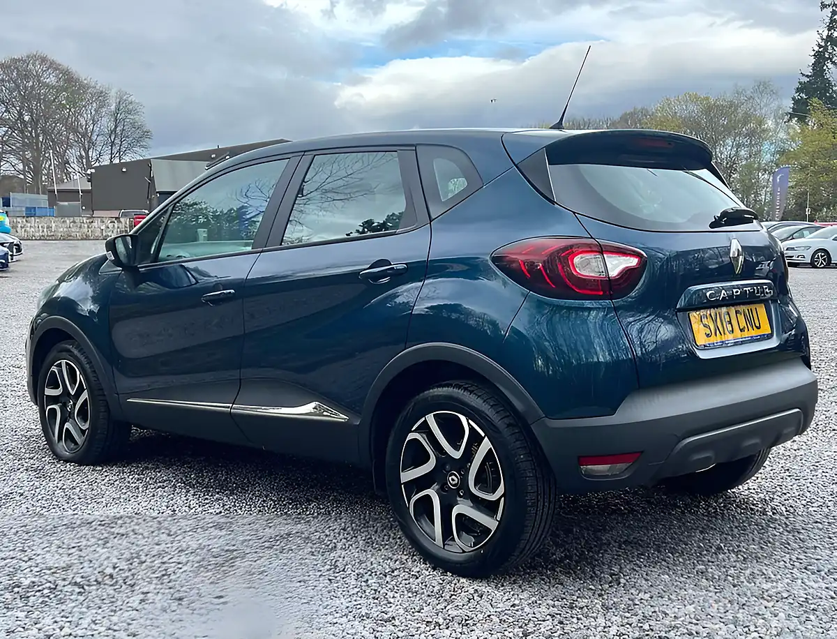 Used 2018 Renault Captur Dynamique Nav Ocean Blue - Interior and Exterior details 5