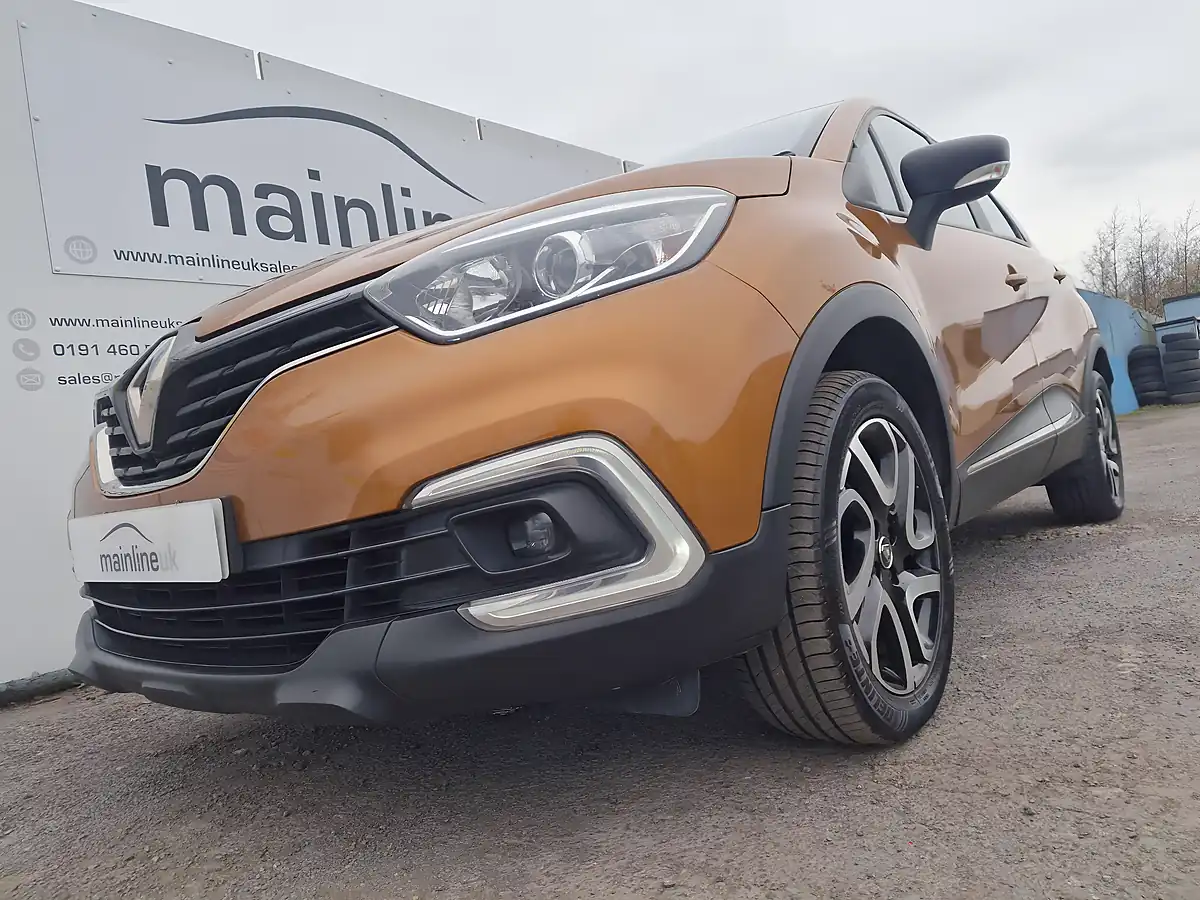 Used 2018 Renault Captur Dynamique Nav Orange - Interior and Exterior details 11