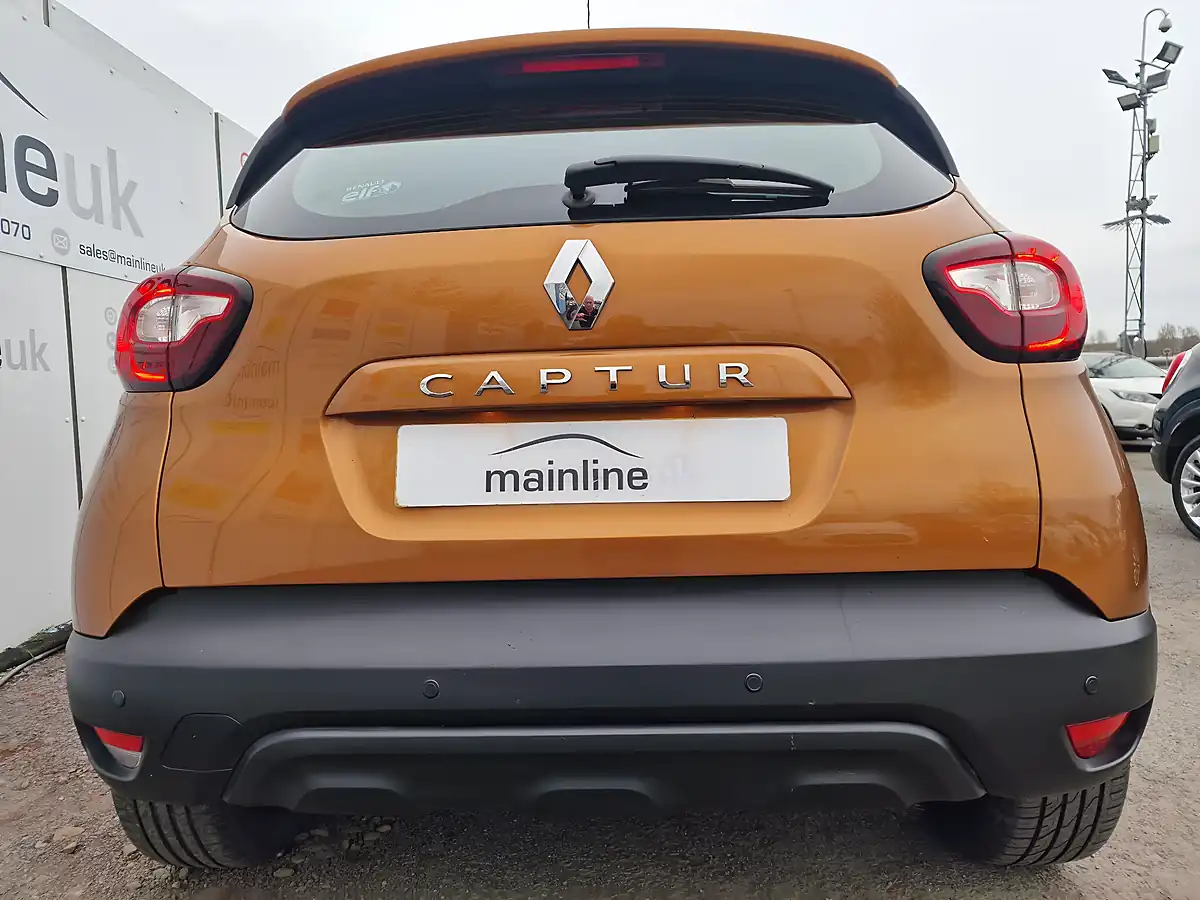 Used 2018 Renault Captur Dynamique Nav Orange - Interior and Exterior details 15