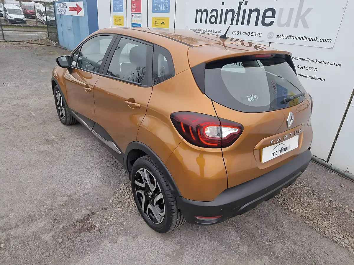 Used 2018 Renault Captur Dynamique Nav Orange - Interior and Exterior details 4