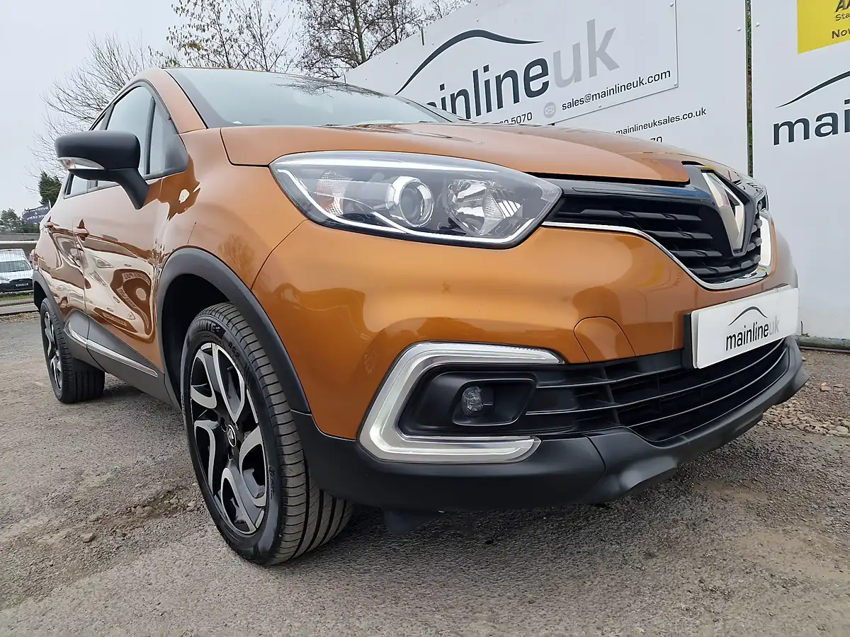 Used 2018 Renault Captur Dynamique Nav Orange - Interior and Exterior details 7