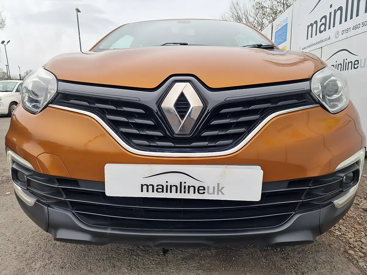 Used 2018 Renault Captur Dynamique Nav Orange - Interior and Exterior details 8