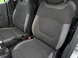 Used 2018 Renault Captur Dynamique Nav Silver - Interior and Exterior details 12