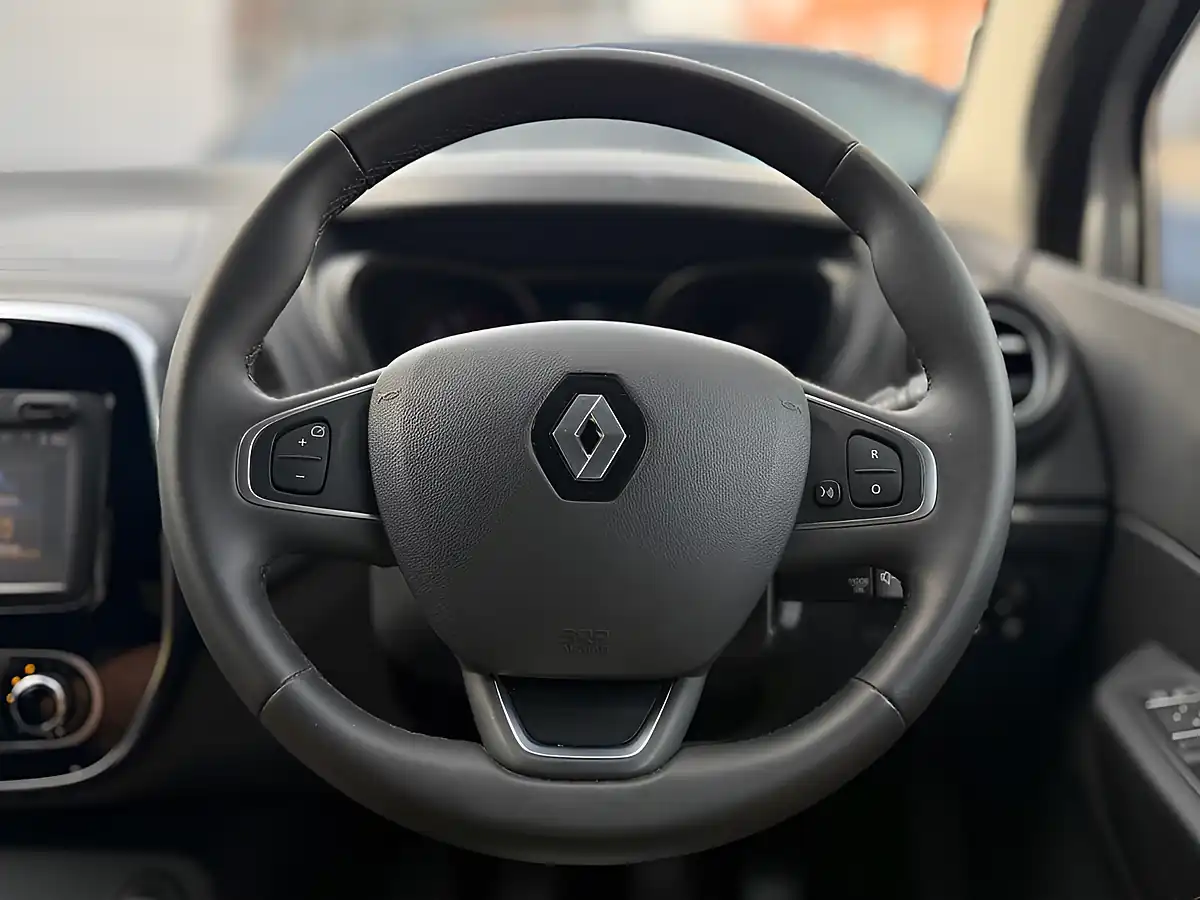 Used 2018 Renault Captur Dynamique Nav Silver - Interior and Exterior details 14
