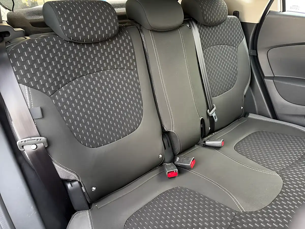 Used 2018 Renault Captur Dynamique Nav Silver - Interior and Exterior details 19