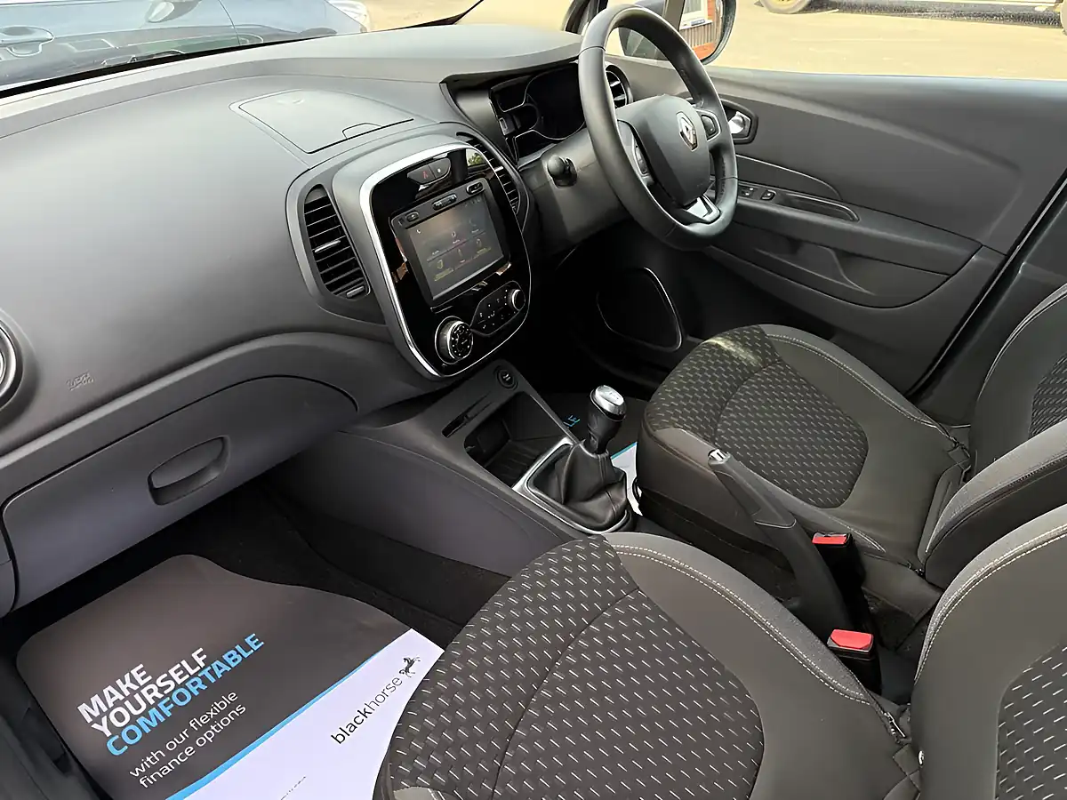 Used 2018 Renault Captur Dynamique Nav Silver - Interior and Exterior details 2