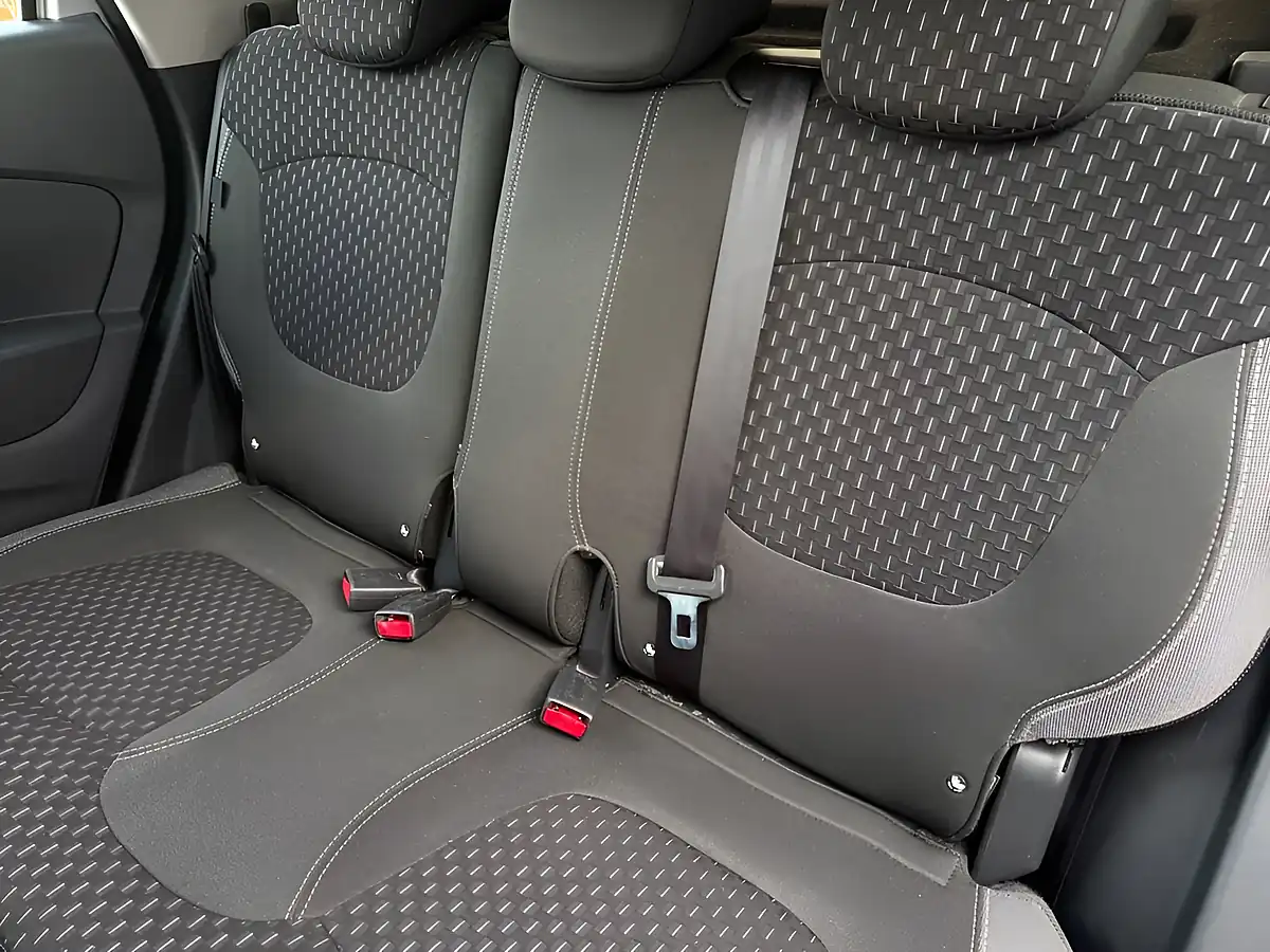 Used 2018 Renault Captur Dynamique Nav Silver - Interior and Exterior details 20