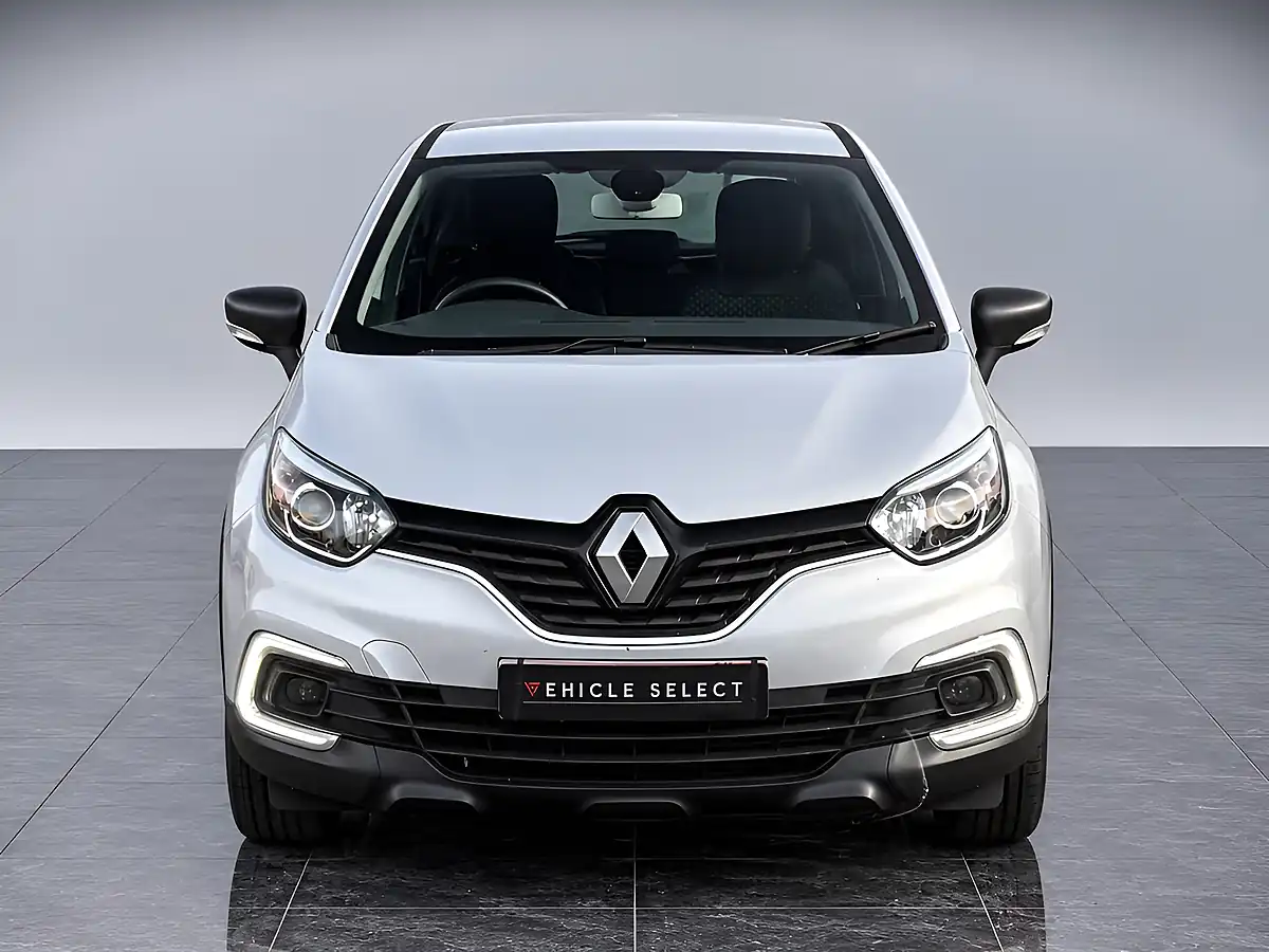 Used 2018 Renault Captur Dynamique Nav Silver - Interior and Exterior details 4