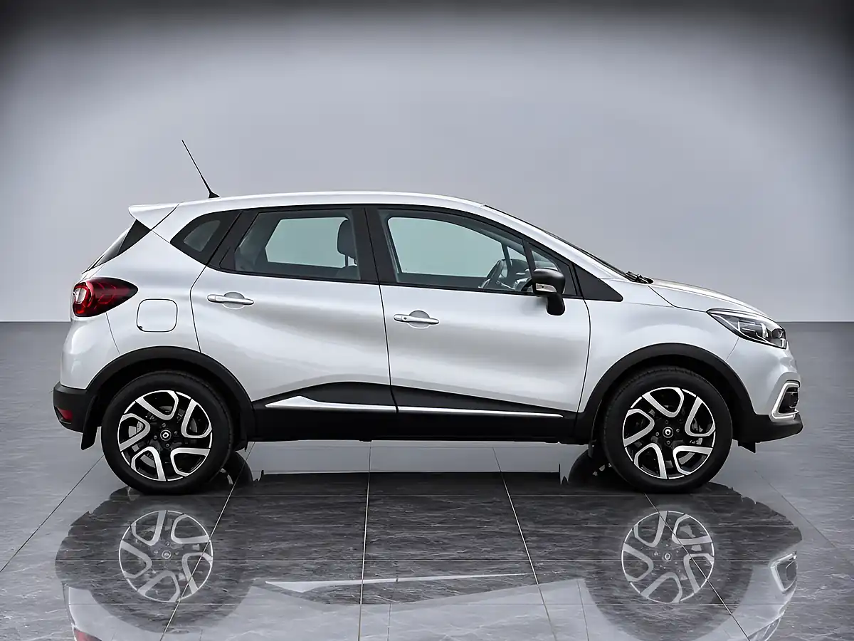 Used 2018 Renault Captur Dynamique Nav Silver - Interior and Exterior details 6