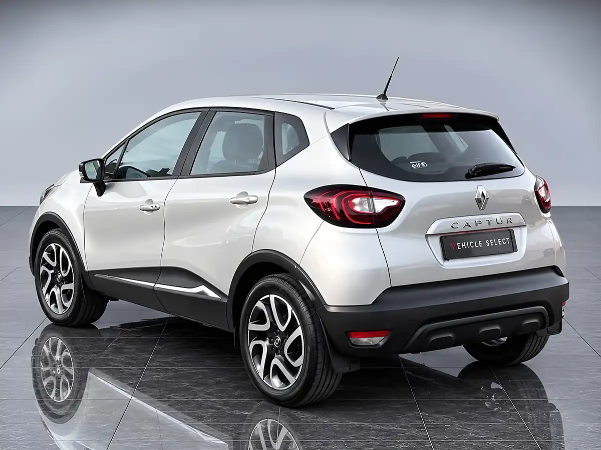 Used 2018 Renault Captur Dynamique Nav Silver - Interior and Exterior details 7