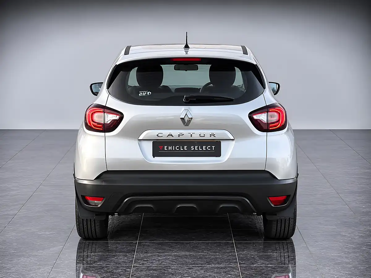 Used 2018 Renault Captur Dynamique Nav Silver - Interior and Exterior details 8
