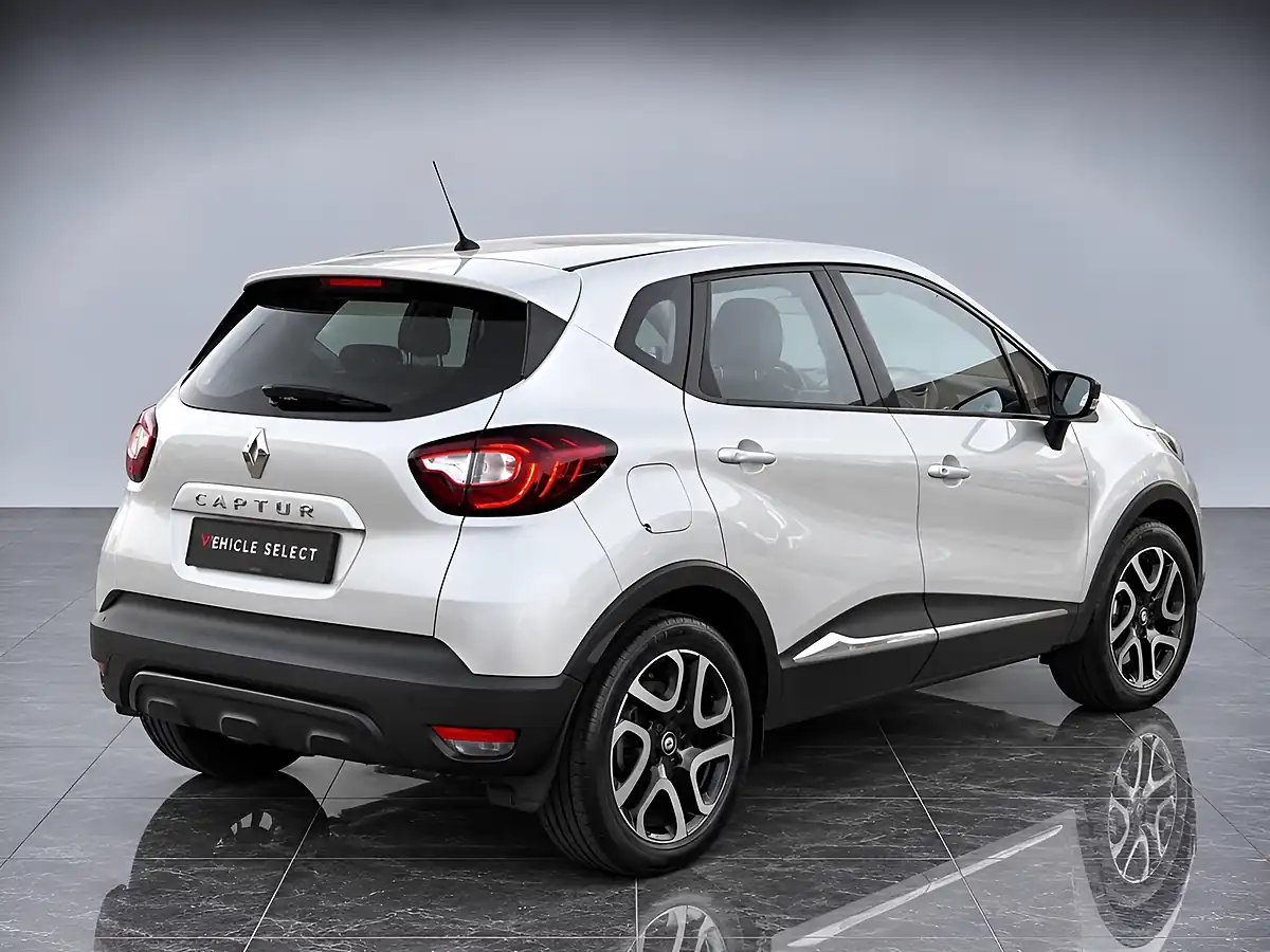 Used 2018 Renault Captur Dynamique Nav Silver - Interior and Exterior details 9