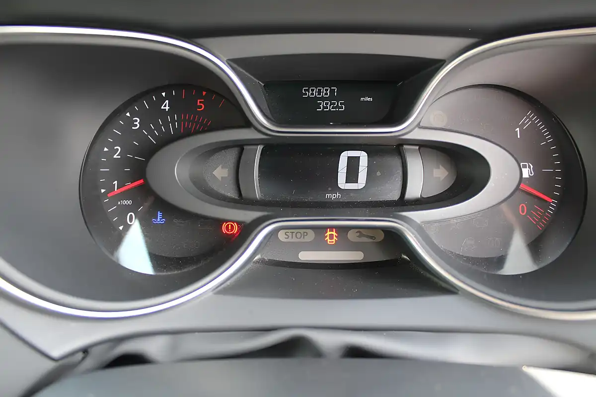 Used 2018 Renault Captur Dynamique Nav Silver - Interior and Exterior details 13