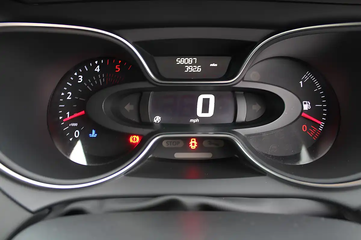 Used 2018 Renault Captur Dynamique Nav Silver - Interior and Exterior details 19
