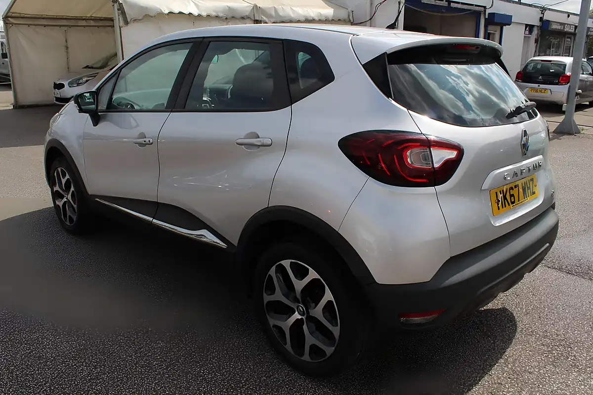 Used 2018 Renault Captur Dynamique Nav Silver - Interior and Exterior details 4