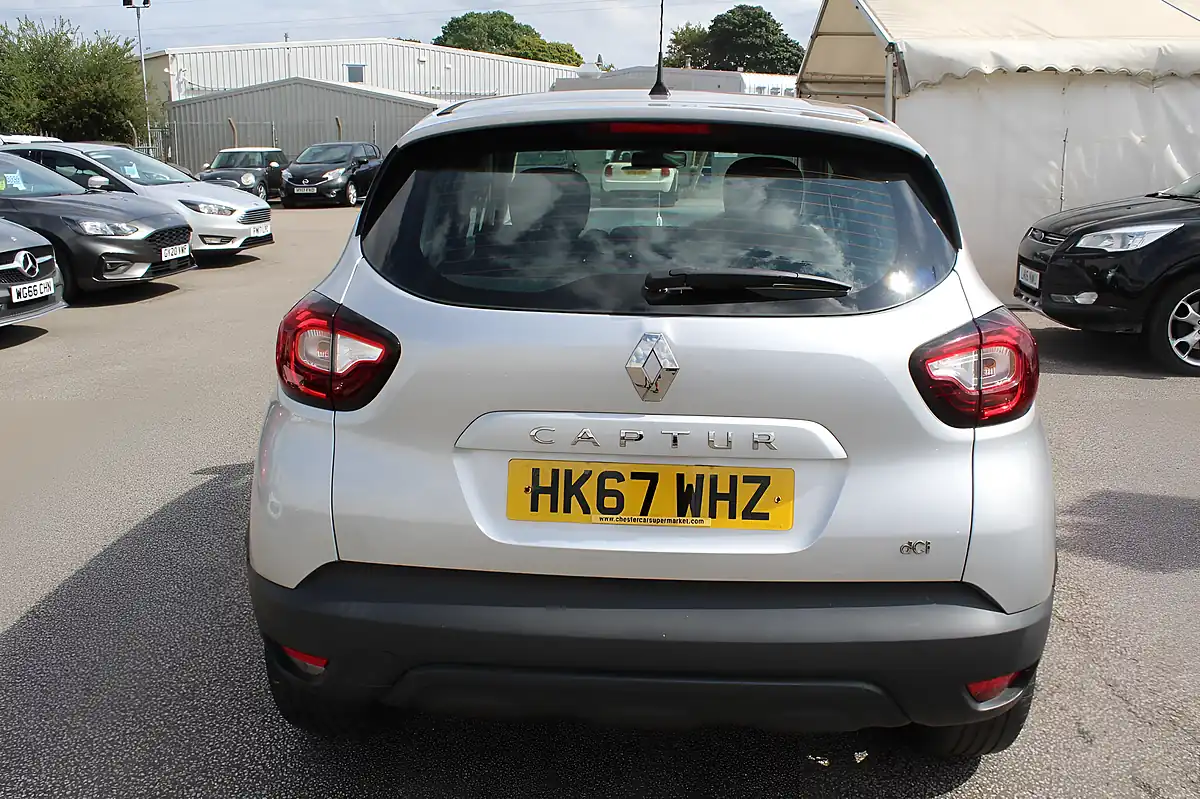 Used 2018 Renault Captur Dynamique Nav Silver - Interior and Exterior details 7