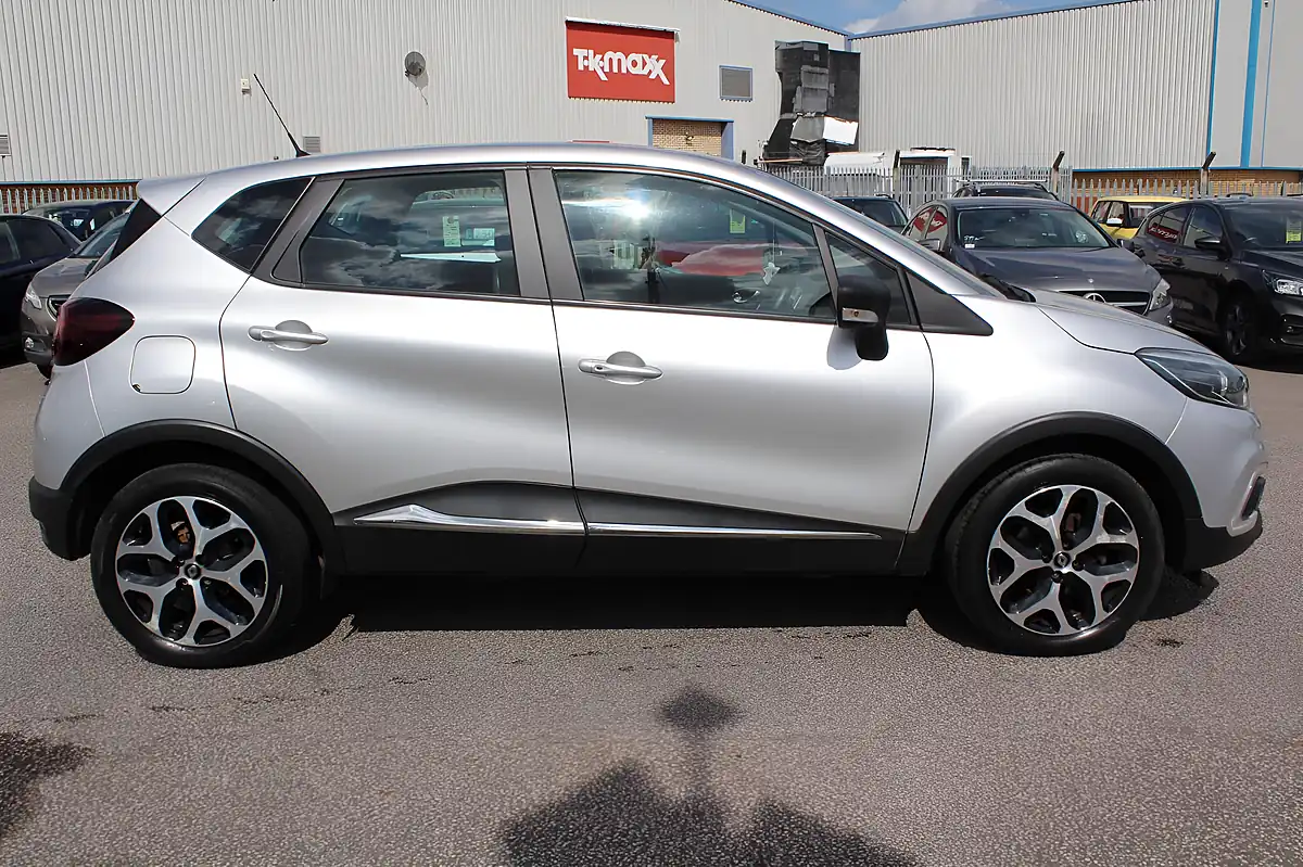 Used 2018 Renault Captur Dynamique Nav Silver - Interior and Exterior details 8