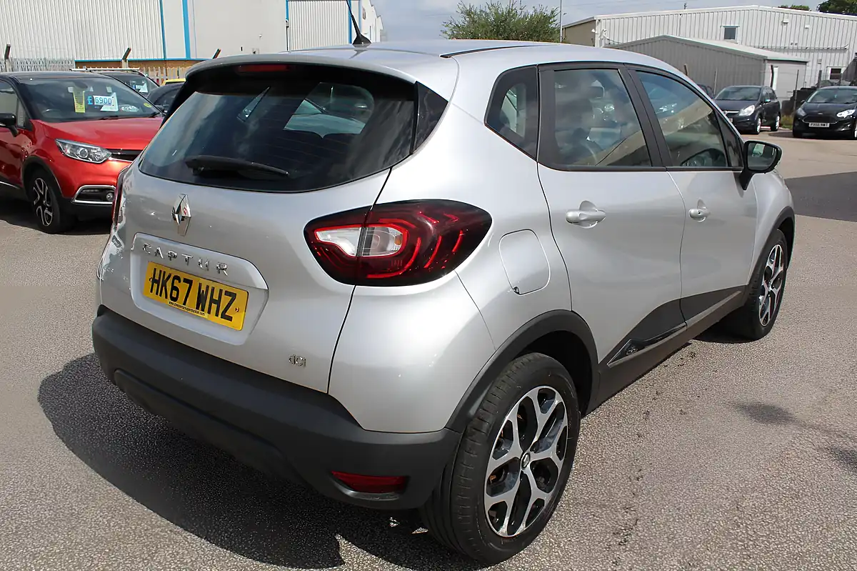 Used 2018 Renault Captur Dynamique Nav Silver - Interior and Exterior details 9