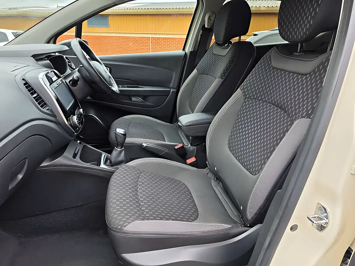 Used 2018 Renault Captur Dynamique S Nav Black/Cream - Interior and Exterior details 13