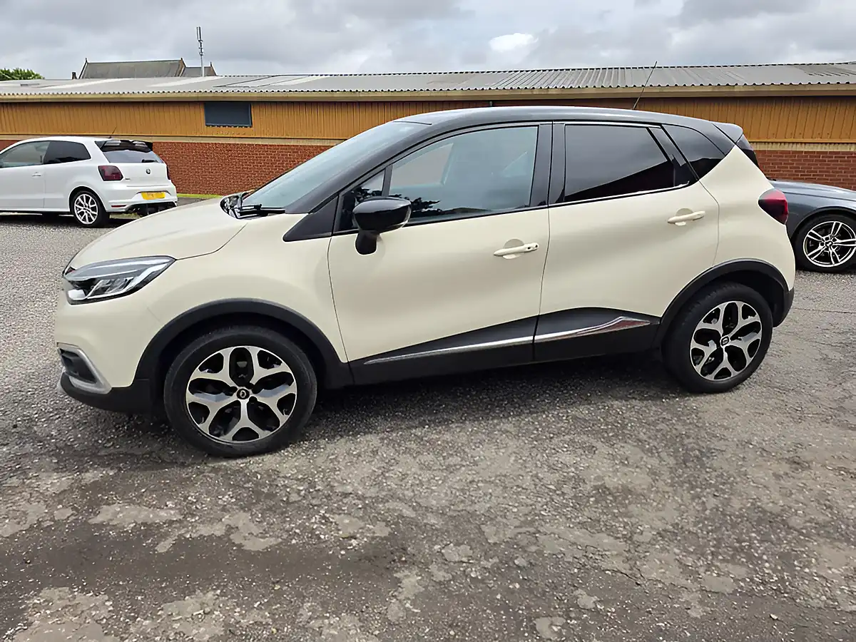 Used 2018 Renault Captur Dynamique S Nav Black/Cream - Interior and Exterior details 7