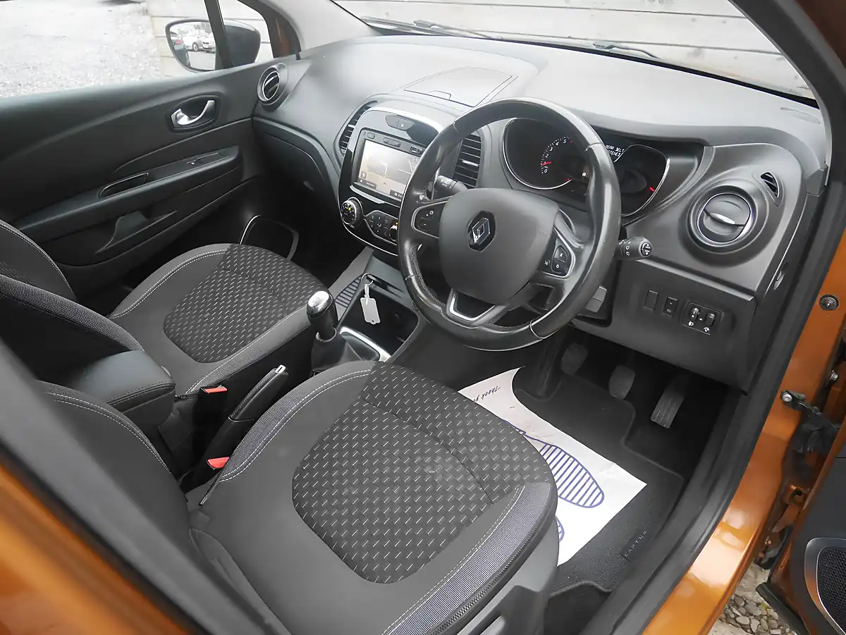Used 2018 Renault Captur Dynamique S Nav Desert Orange / Black Roof - Interior and Exterior details 7
