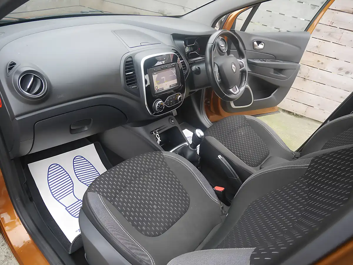 Used 2018 Renault Captur Dynamique S Nav Desert Orange / Black Roof - Interior and Exterior details 9
