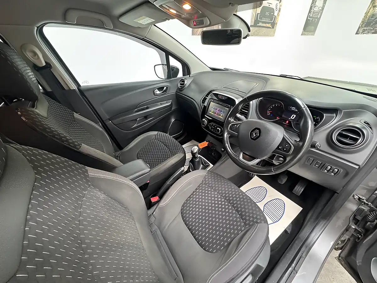 Used 2018 Renault Captur Dynamique S Nav Grey - Interior and Exterior details 10