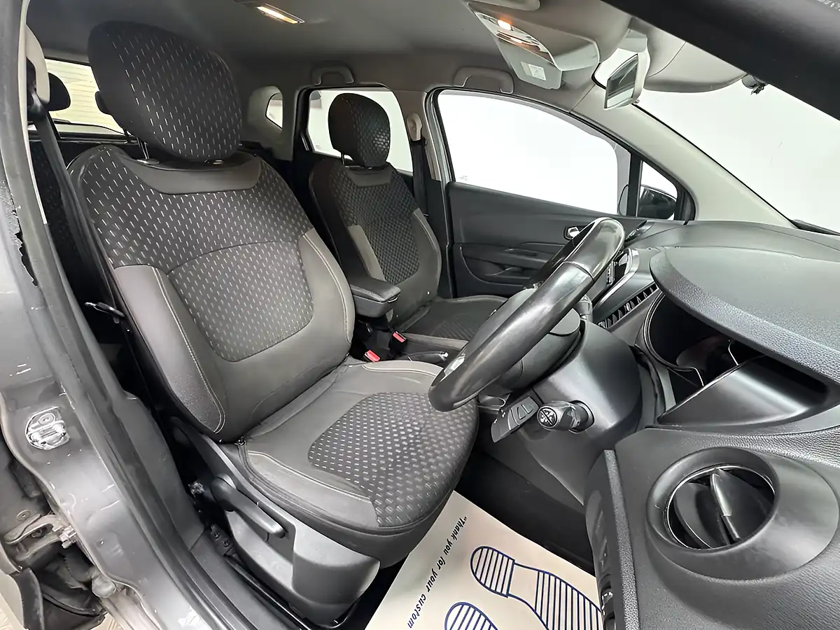 Used 2018 Renault Captur Dynamique S Nav Grey - Interior and Exterior details 11
